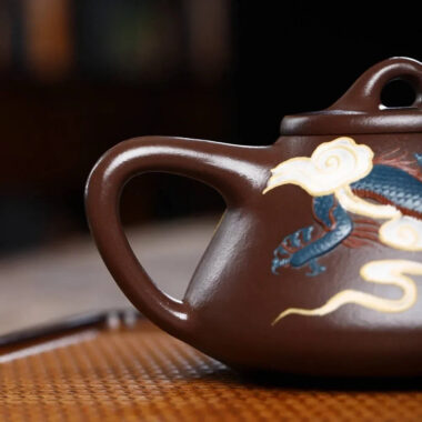 Full Handmade Yixing Zisha Teapot [Dragon Ziye Shi Piao Pot] (Lao Zi Ni – 350ml)