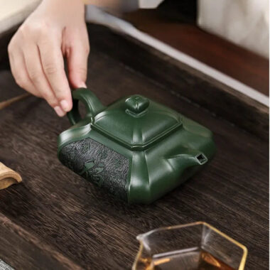 Full Handmade Yixing Zisha Teapot [Fu Yun Wan Jia] (Feicui Lu Ni – 450ml)