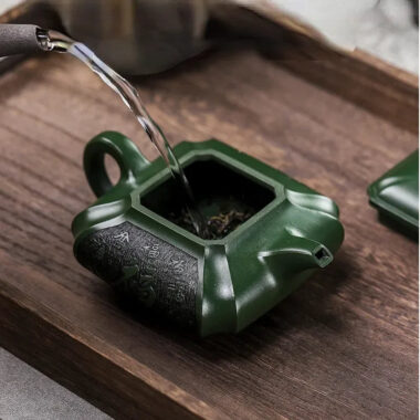 Full Handmade Yixing Zisha Teapot [Fu Yun Wan Jia] (Feicui Lu Ni – 450ml)