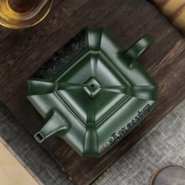 Full Handmade Yixing Zisha Teapot [Fu Yun Wan Jia] (Feicui Lu Ni – 450ml)