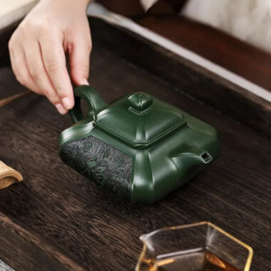 Full Handmade Yixing Zisha Teapot [Fu Yun Wan Jia] (Feicui Lu Ni – 450ml)