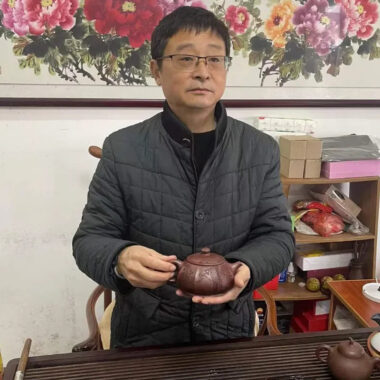 Full Handmade Yixing Zisha Teapot [Heqi Zhi Xiang] (Lao Zi Ni – 320ml)