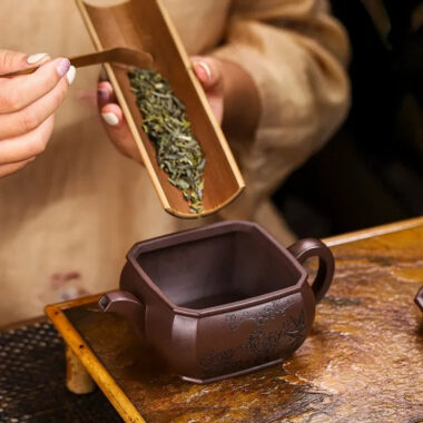Full Handmade Yixing Zisha Teapot [Hong Xing Piao Xiang] (Zi Jia Ni – 320ml)
