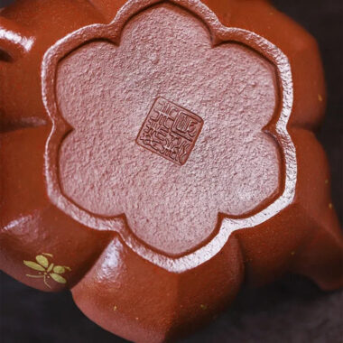 Full Handmade Yixing Zisha Teapot [Hua Fei Die Wu] (Jin Jiang Po Ni – 250ml)