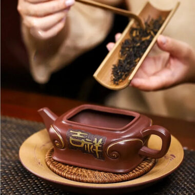 Full Handmade Yixing Zisha Teapot [Ji Xiang Ruyi] (Gu Zi Ni – 340ml)