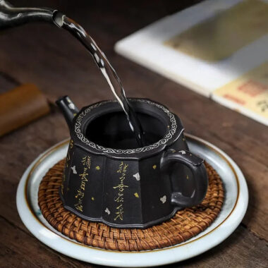 Full Handmade Yixing Zisha Teapot [Jin Ling Hua] (Hei Luolan – 350ml)