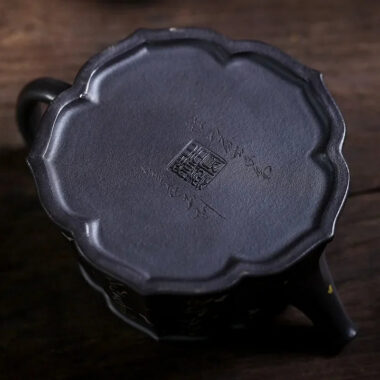 Full Handmade Yixing Zisha Teapot [Jin Ling Hua] (Hei Luolan – 350ml)