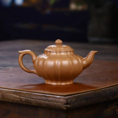 Full Handmade Yixing Zisha Teapot [Jin Nang Xiao Ying Pot] (Wucai Lao Duan Ni – 260ml)