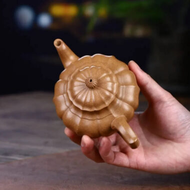 Full Handmade Yixing Zisha Teapot [Jin Nang Xiao Ying Pot] (Wucai Lao Duan Ni – 260ml)