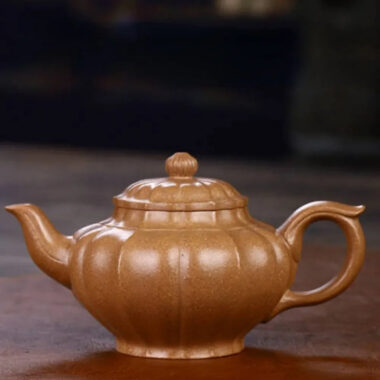 Full Handmade Yixing Zisha Teapot [Jin Nang Xiao Ying Pot] (Wucai Lao Duan Ni – 260ml)