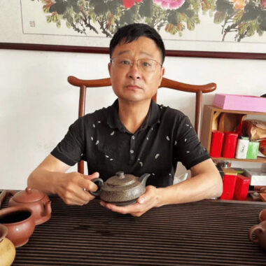 Full Handmade Yixing Zisha Teapot [Jin Qian Bao] (Hei Jiao Ni – 340ml)