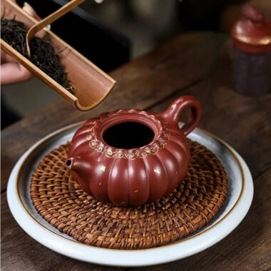 Full Handmade Yixing Zisha Teapot [Jin Wen Ruyi] (Long Xue Sha – 180ml)