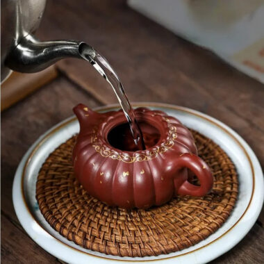 Full Handmade Yixing Zisha Teapot [Jin Wen Ruyi] (Long Xue Sha – 180ml)