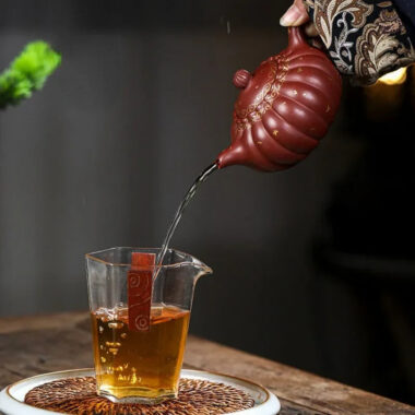 Full Handmade Yixing Zisha Teapot [Jin Wen Ruyi] (Long Xue Sha – 180ml)