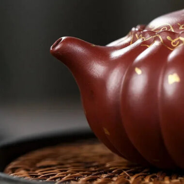 Full Handmade Yixing Zisha Teapot [Jin Wen Ruyi] (Long Xue Sha – 180ml)