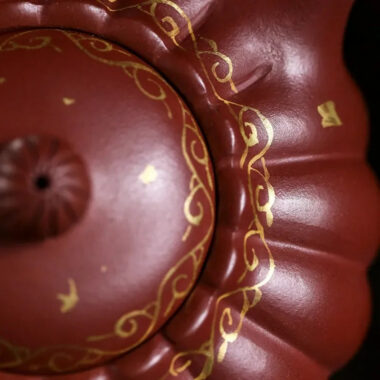 Full Handmade Yixing Zisha Teapot [Jin Wen Ruyi] (Long Xue Sha – 180ml)