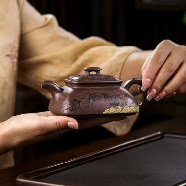 Full Handmade Yixing Zisha Teapot [Jinxiu Shanhe] (Ziyu Jin Sha – 220ml)