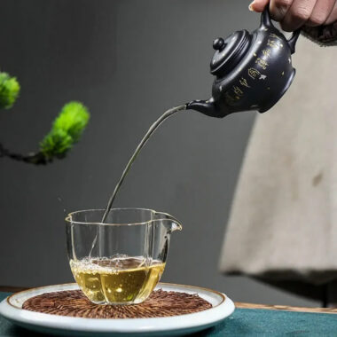 Full Handmade Yixing Zisha Teapot [Jixiang Xiao Ying] (Hei Luolan – 120ml)