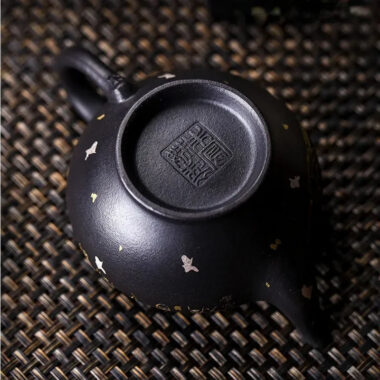Full Handmade Yixing Zisha Teapot [Jixiang Xiao Ying] (Hei Luolan – 120ml)