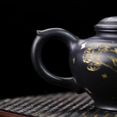 Full Handmade Yixing Zisha Teapot [Jixiang Xiao Ying] (Hei Luolan – 120ml)