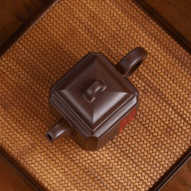 Full Handmade Yixing Zisha Teapot [Life Like Tea] (Hei Xing Sha – 320ml)