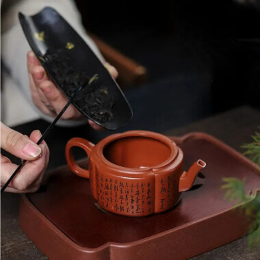 Full Handmade Yixing Zisha Teapot [Ling Hua Hanwa] (Xiao Meiyao Zhu Ni – 180ml)