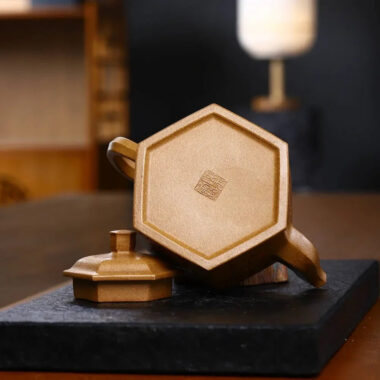Full Handmade Yixing Zisha Teapot [Liufang DeZhong Pot] (Wucai Lao Duan Ni – 520ml)