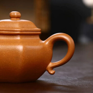 Full Handmade Yixing Zisha Teapot [Liufang Fanggu Pot] (Jiang Po Ni – 260ml)