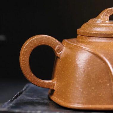 Full Handmade Yixing Zisha Teapot [Liufang Ling Hua] (Jin Jiang Po Ni – 320ml)