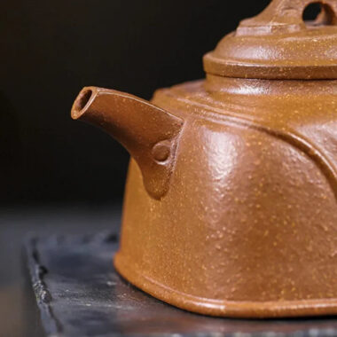 Full Handmade Yixing Zisha Teapot [Liufang Ling Hua] (Jin Jiang Po Ni – 320ml)
