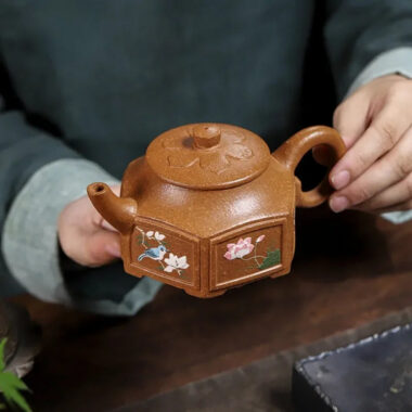 Full Handmade Yixing Zisha Teapot [Liufang Ling Hua] (Jin Jiang Po Ni – 320ml)
