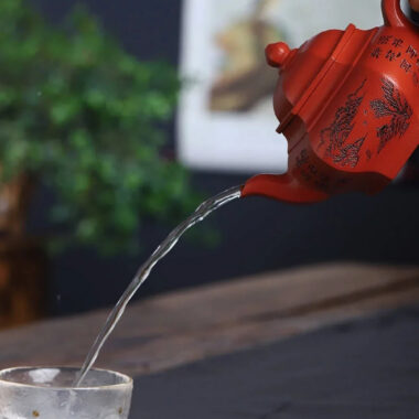Full Handmade Yixing Zisha Teapot [Liufang Xiao Ying Pot] (Zhu Ni -260ml)