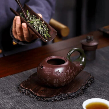 Full Handmade Yixing Zisha Teapot [Lucky Eggplant] (Zi Jia Ni – 320ml)