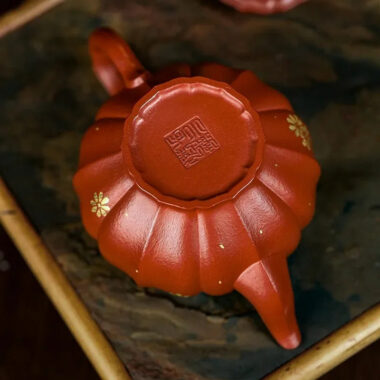 Full Handmade Yixing Zisha Teapot [Piao Hua Xiao Ying] (Xiao Meiyao Zhu Ni – 180ml)
