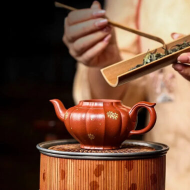 Full Handmade Yixing Zisha Teapot [Piao Hua Xiao Ying] (Xiao Meiyao Zhu Ni – 180ml)