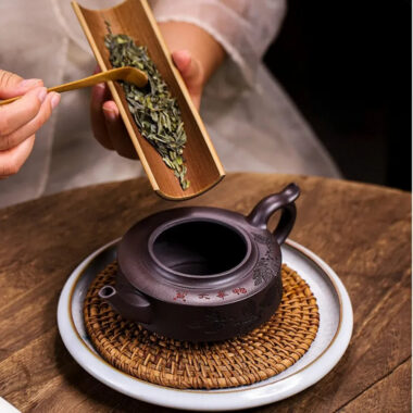 Full Handmade Yixing Zisha Teapot [Piao Hua Zhou Pan] (Lao Zi Ni – 420ml)