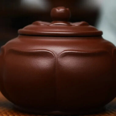 Full Handmade Yixing Zisha Teapot [Prosperous Lotus] (Lao Zi Ni – 320ml)