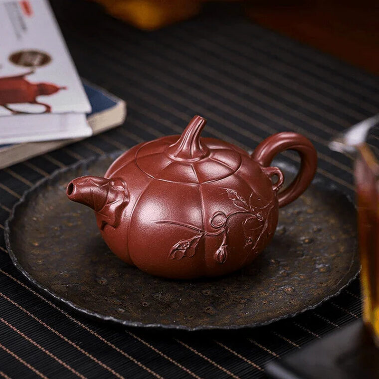 Full Handmade Yixing Zisha Teapot [Pumpkin] (Zi Ni – 380ml)