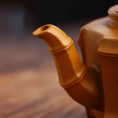 Full Handmade Yixing Zisha Teapot [Qianqian Junzi] (Lao Duan Ni – 210ml)