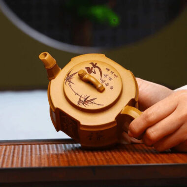 Full Handmade Yixing Zisha Teapot [Qianqian Junzi] (Lao Duan Ni – 210ml)