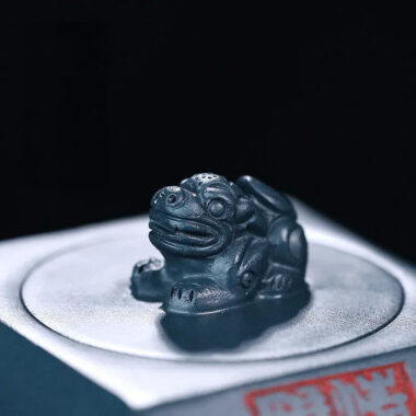 Full Handmade Yixing Zisha Teapot [Qingfeng Zhu Ying] (Tian Qing Ni – 240ml)