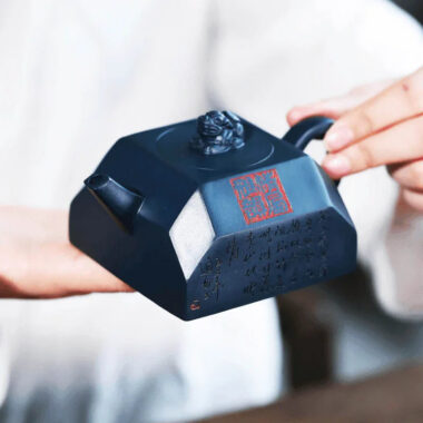 Full Handmade Yixing Zisha Teapot [Qingfeng Zhu Ying] (Tian Qing Ni – 240ml)