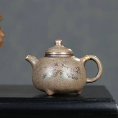 Full Handmade Yixing Zisha Teapot [Ruding Tripod Pot] (Lao Duan Ni – 200ml)