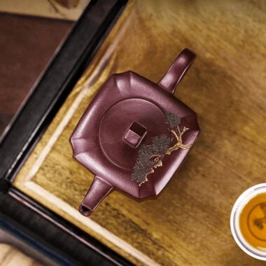Full Handmade Yixing Zisha Teapot [Ruihu Linmen] (Long Xue Sha – 300ml)