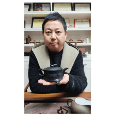 Full Handmade Yixing Zisha Teapot [San Zu Lu Ding] (Shi Huang – 220ml)