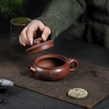 Full Handmade Yixing Zisha Teapot [Shi Shi Ruyi] (Di Cao Qing – 200ml)