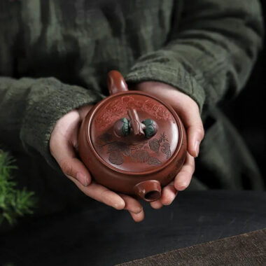 Full Handmade Yixing Zisha Teapot [Shi Shi Ruyi] (Di Cao Qing – 200ml)
