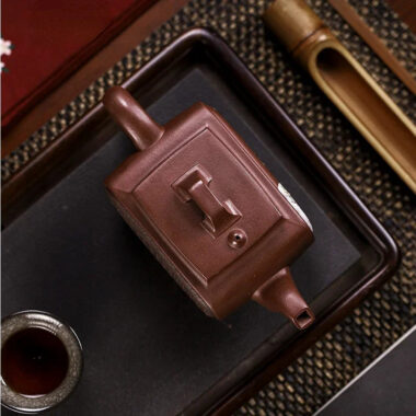 Full Handmade Yixing Zisha Teapot [Sifang Kai Chuang] (Zi Ni – 520ml)