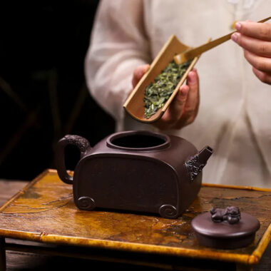 Full Handmade Yixing Zisha Teapot [Sifang Ruishou] (Lao Zi Ni – 460ml)