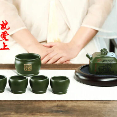 Full Handmade Yixing Zisha Teapot [Wanxiang Gengxin] 1 Pot 5 Cups Set (Douqing sha – 260ml)